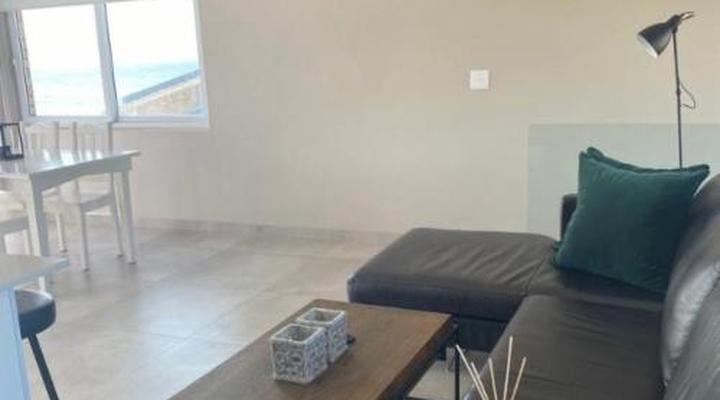 Kelly's Beachfront Apartments