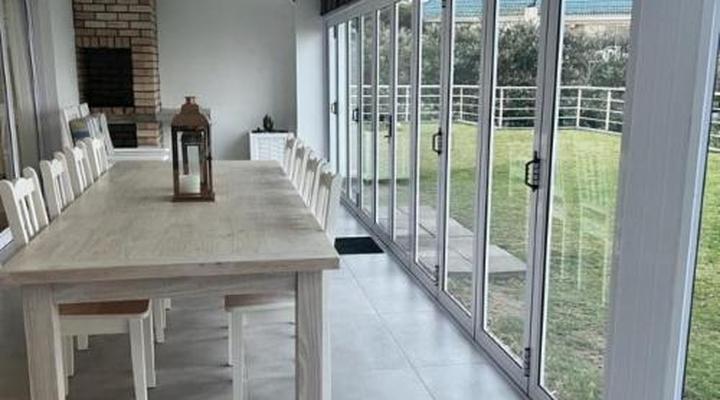 Kelly's Beachfront Apartments