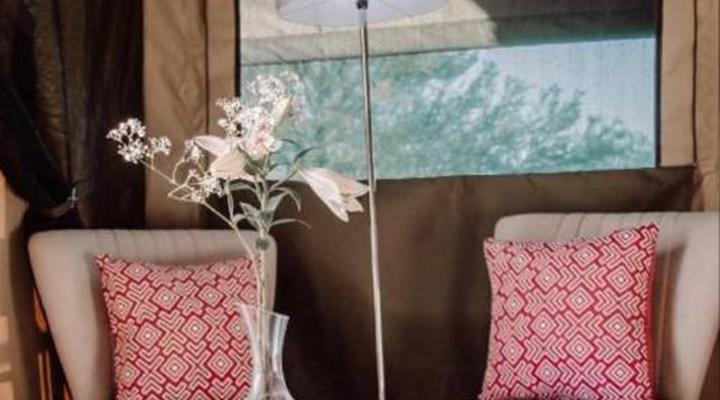 Chandelier Game Lodge & Ostrich Show Farm