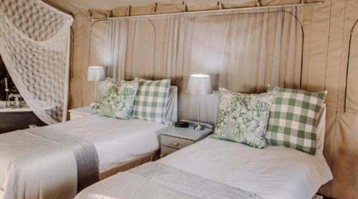 Chandelier Game Lodge & Ostrich Show Farm