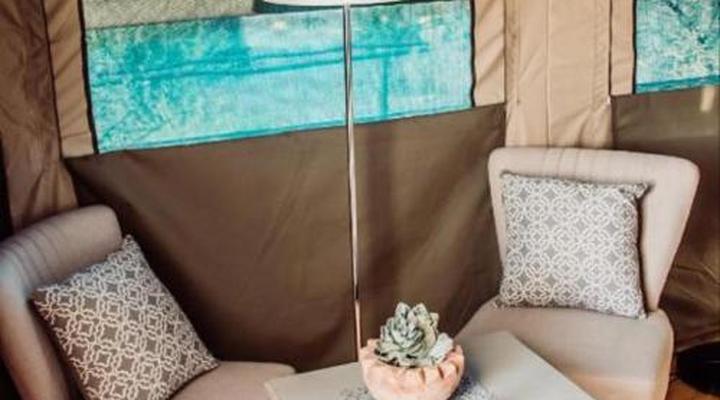 Chandelier Game Lodge & Ostrich Show Farm