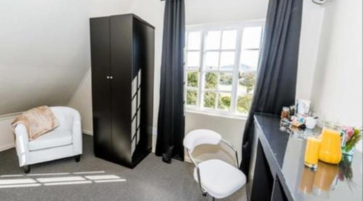 Le Petit Chateau Guest House