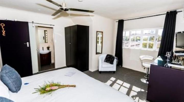 Le Petit Chateau Guest House