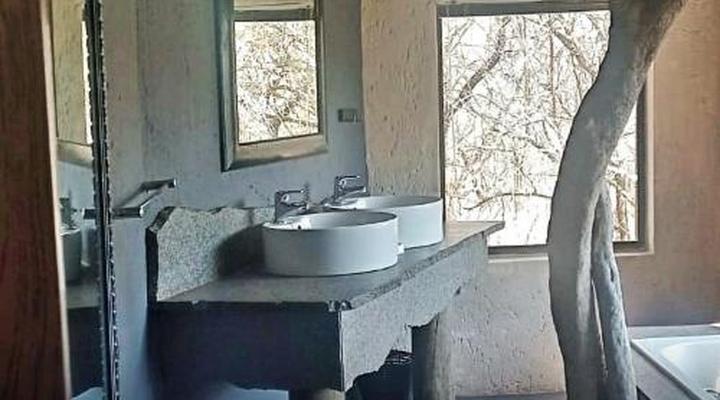 Thulani Game Lodge & Eco Estate