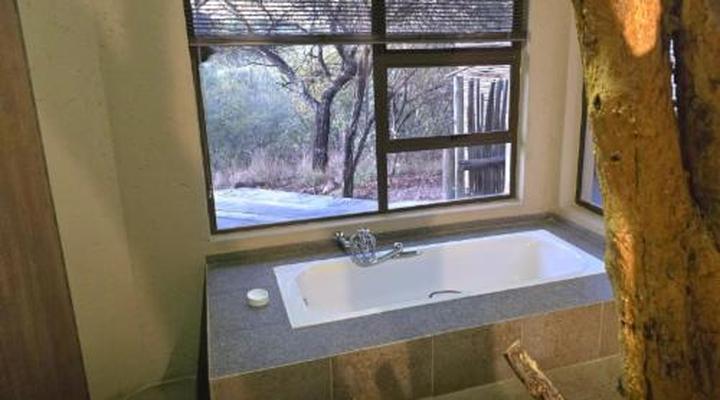 Thulani Game Lodge & Eco Estate