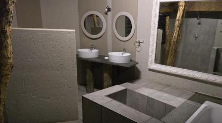 Thulani Game Lodge & Eco Estate