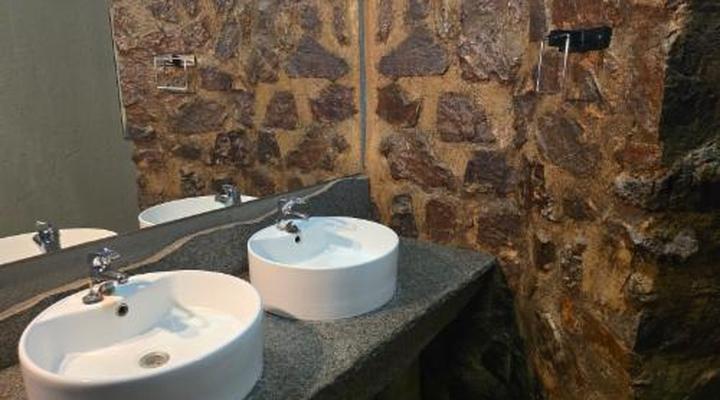 Thulani Game Lodge & Eco Estate