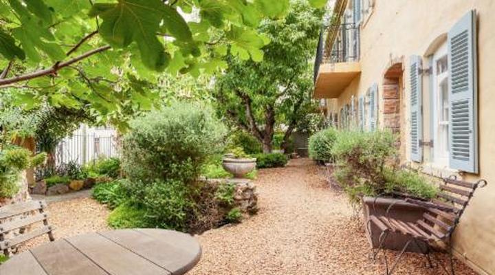 Auberge Burgundy Guest House