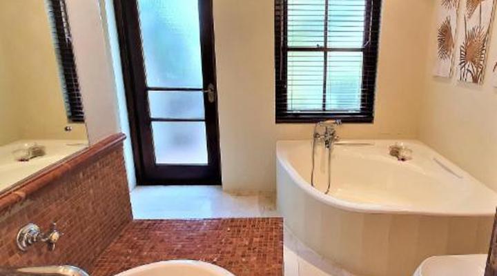 Bakenhof Winelands Lodge