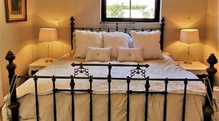 Bakenhof Winelands Lodge