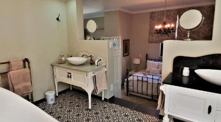 Bakenhof Winelands Lodge