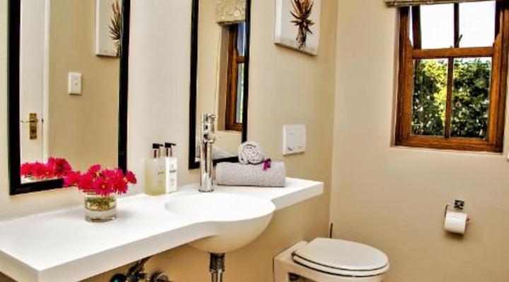 Bakenhof Winelands Lodge