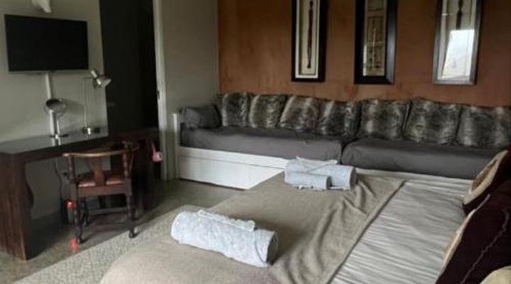 Bakenhof Winelands Lodge