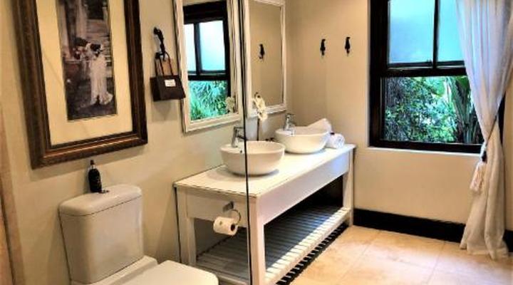 Bakenhof Winelands Lodge