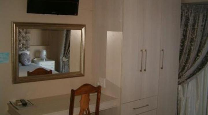 Bluewater Beachfront Guest House