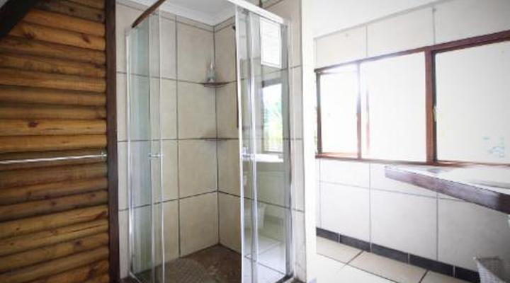 Tube 'n Axe Backpackers Lodge