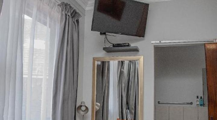 Woodpecker's Inn Guesthouse