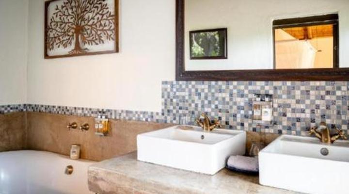 Umkumbe Safari Lodge Riverside