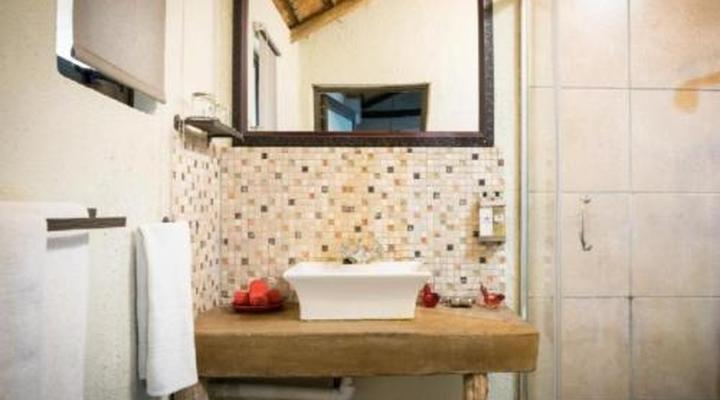 Umkumbe Safari Lodge Riverside