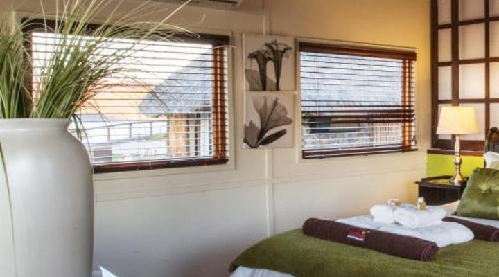 Felix Unite Orange River Cabana's