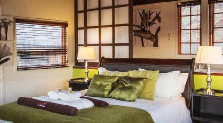 Felix Unite Orange River Cabana's