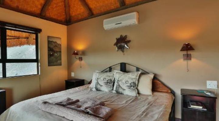 Felix Unite Orange River Cabana's