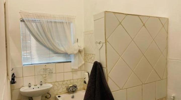 Emantlaneni Guest House