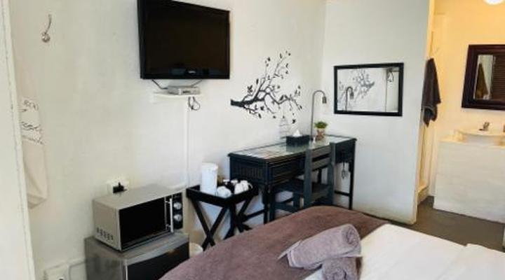 Emantlaneni Guest House