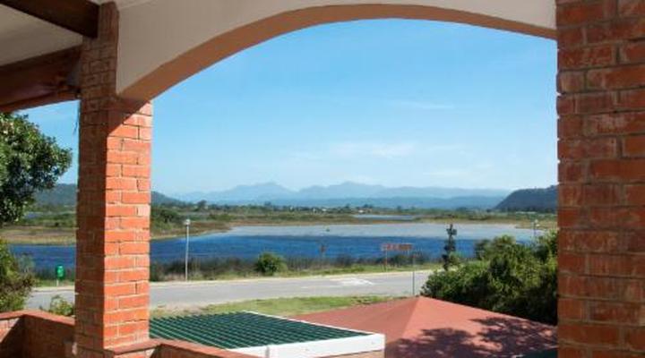 Waters Edge Holiday House