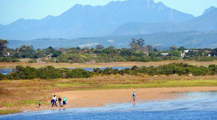 Waters Edge Holiday House
