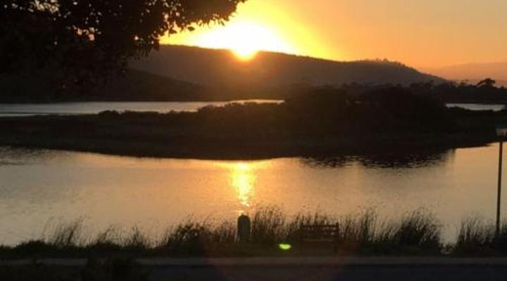 Waters Edge Holiday House