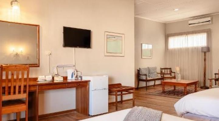 Karoo Country Inn Hotel