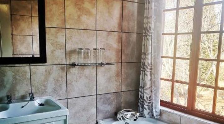 Thatchings Guest House and Conference Venue