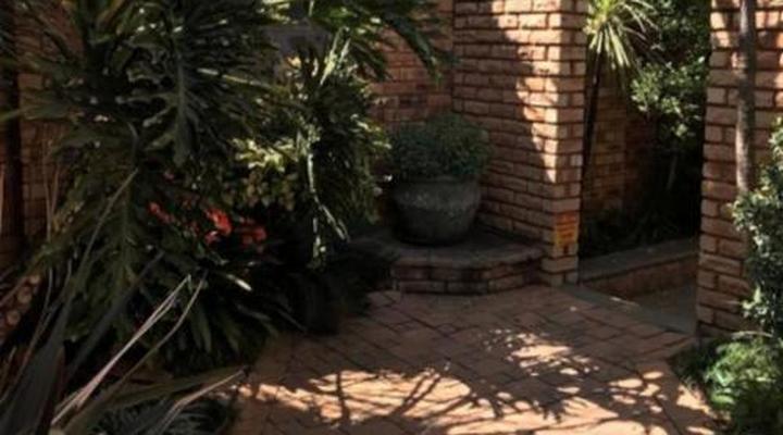 Le Cozmo Guest House