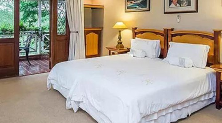 The Woodpecker Inn