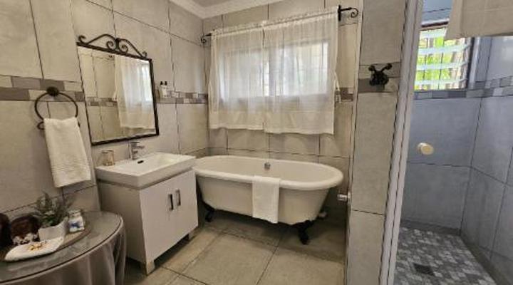 Ndiza Lodge and Cabanas