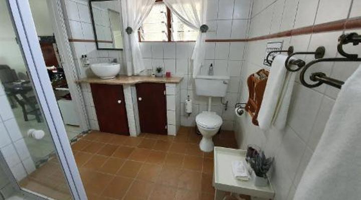 Ndiza Lodge and Cabanas