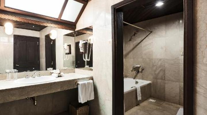 Safari Park Hotel and Casino