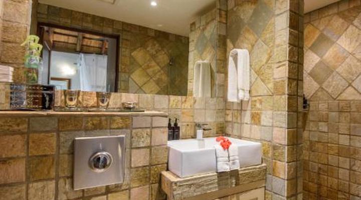 Khaya Ndlovu Safari Manor