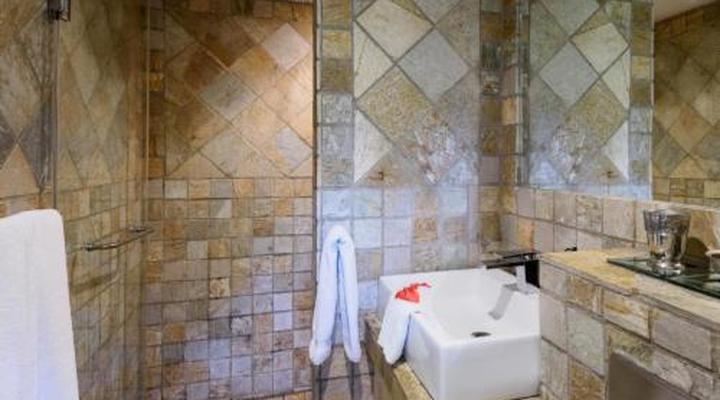 Khaya Ndlovu Safari Manor