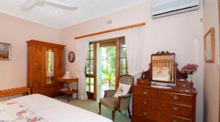 Lupus Den Country House