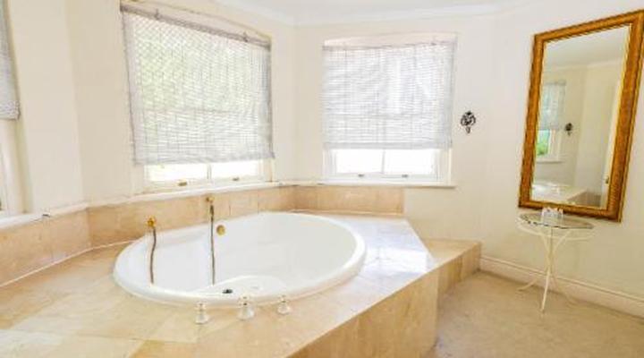 Riebeek Valley Hotel