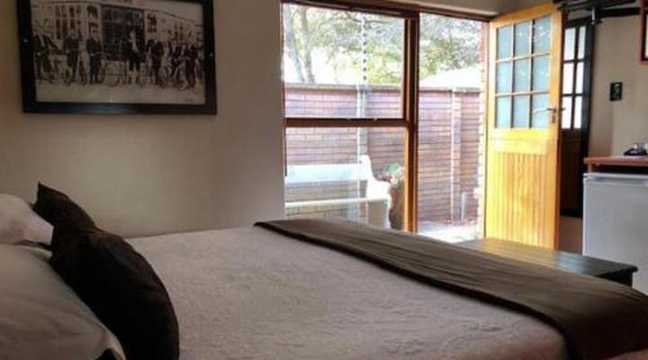 Á La Martha's Airport Guest House