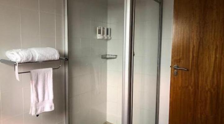 Á La Martha's Airport Guest House