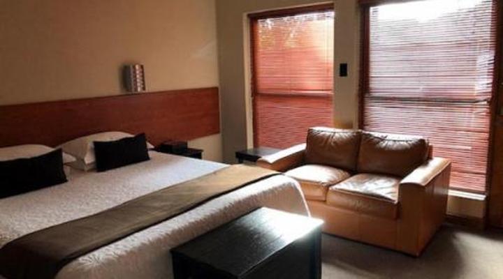 Á La Martha's Airport Guest House