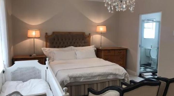 La Riviera Guest House and Spa