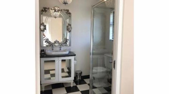 La Riviera Guest House and Spa