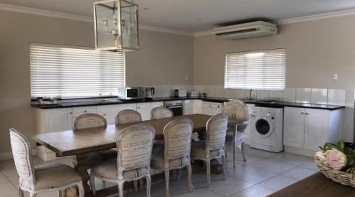 La Riviera Guest House and Spa