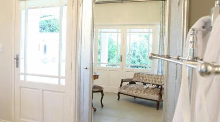 La Riviera Guest House and Spa