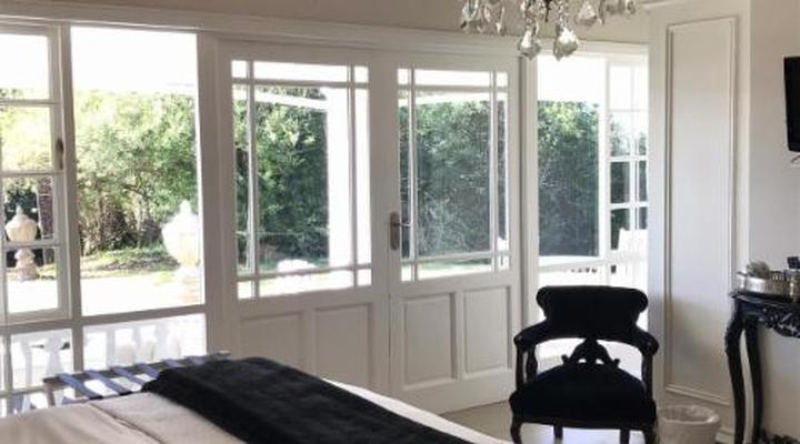 La Riviera Guest House and Spa